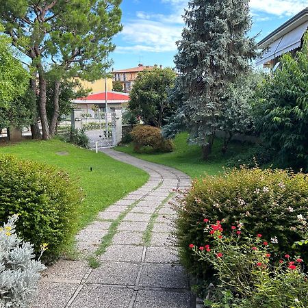 Gold Garda Desenzano Desenzano del Garda Exterior foto