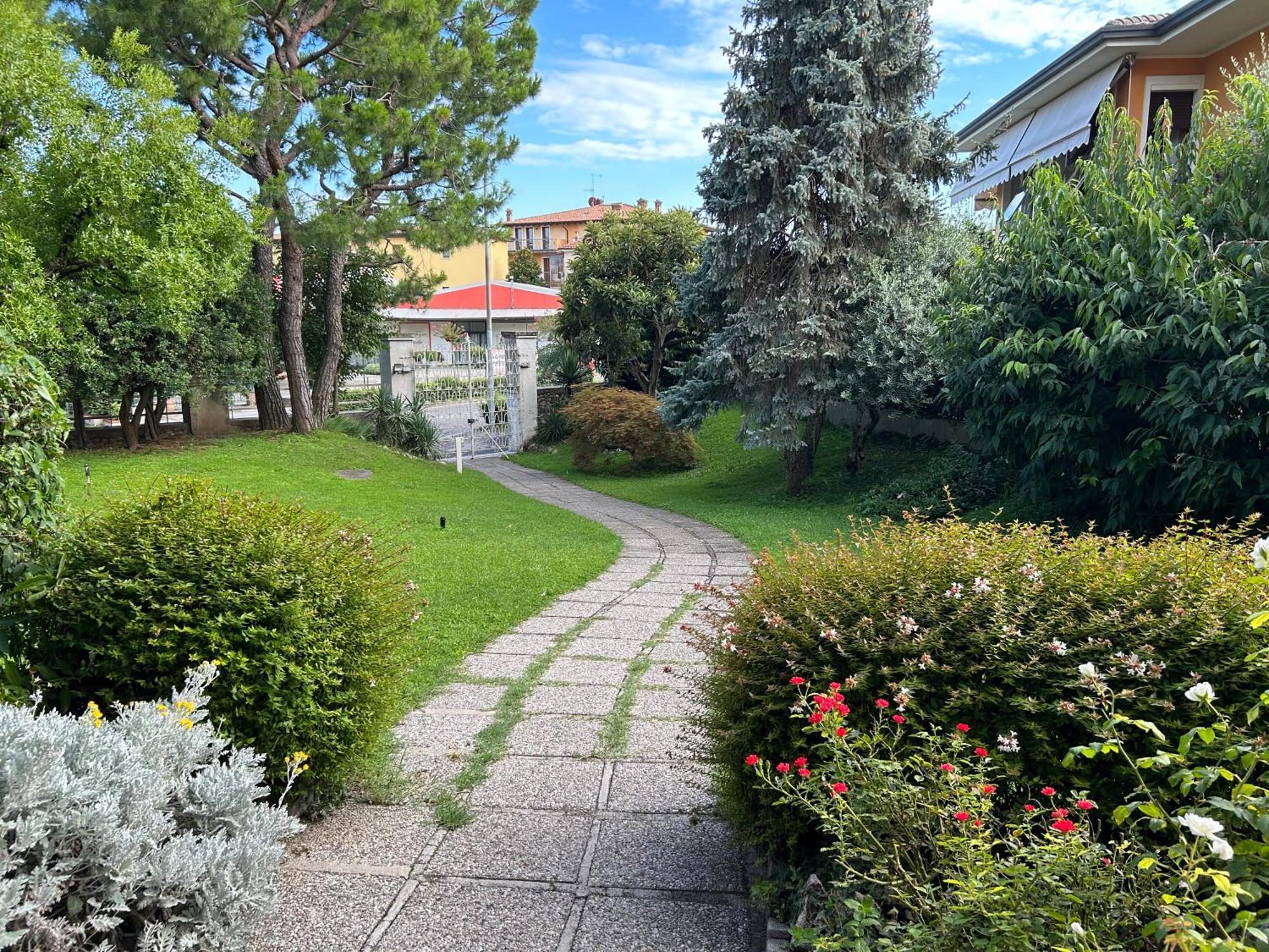 Gold Garda Desenzano Desenzano del Garda Exterior foto